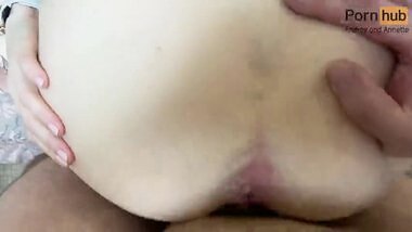 En stedmor tager sin stedsøns mødom i bytte for en telefonoplader.