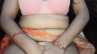 Hot chubby Bhabhi Wearing Only Saree showing her Big boobs