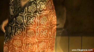 She Will Entice You With Beauty