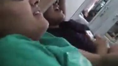 Pakistani teens singing dirty gundi song