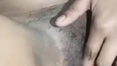 Desi Girl Showing Her Boobs and Pussy