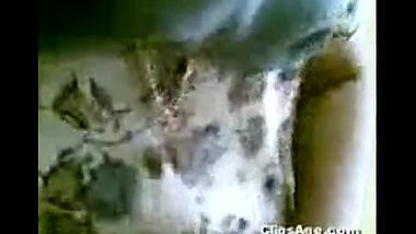 Malayali aunty Lekha boobs press free porn MMS video