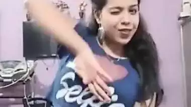 Nikki ki dance , Maaza Maro