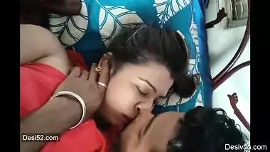 Desi Devar bhabi sexy kissing video