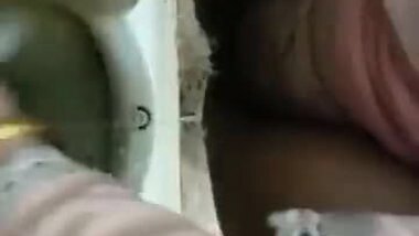 Sexy Pakistani Aunty Peeing And Cleaning