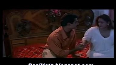mallu desi naked aunty indian topless bra malayalam cleavage south tam