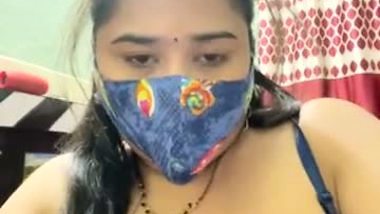 Horny birds Showing Boobs & Fingering Live