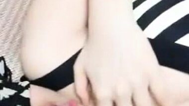 Desi Girl Masturbating Solo