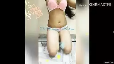 Video where the Indian with navel piercing undresses for her lover