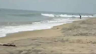 Desi sex of Indian bhabi showing boobs on sea beach