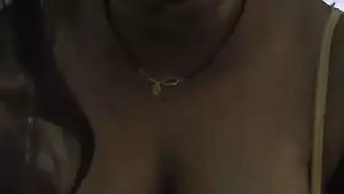 Proud desi aunty nude shows her hanging boobs