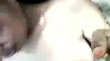 Indian village girl having a nice jungle sex