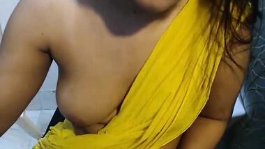 Horny Bhabhi spreading her legs showing pussy