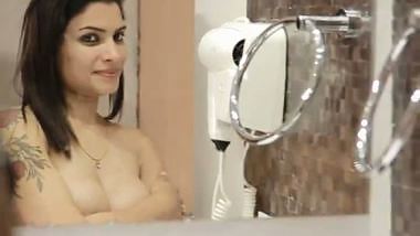 Kerala desi nude model stares at her naked body in a mirror