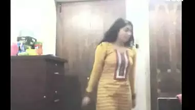 Sexy Kolkata Girlfriend Fingering Pussy And Fondling Big Boobs