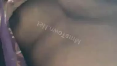 Mature Tamil wife kissing and naked body showing MMS