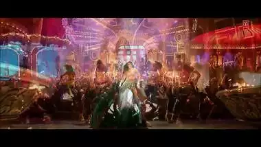 Deepika Padukone Sexy Dance Moves