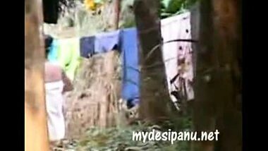 Mallu bhabi outdoor changing after bath MMS