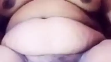 Desi whore flaunts her XXX slit and spreads sex pussy lips on camera