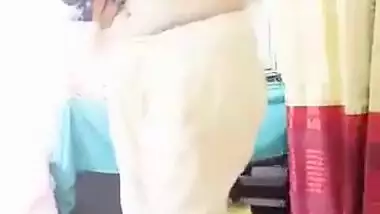 Sexy Desi Girl Shows Her Boobs and Big Ass