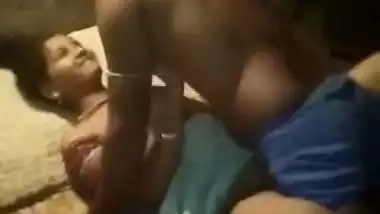 Village desi couple sex in missionary viral clip