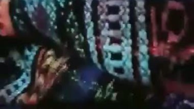 Chut ki video – Desi hottie showing yoni