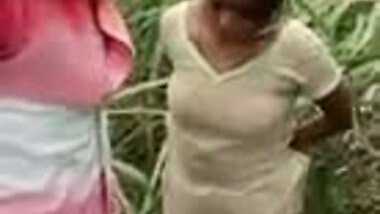 Jungle me mangal karti hui pakdi gai