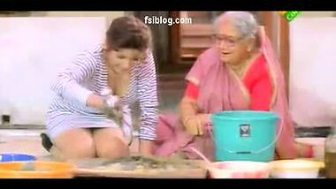 Heera Cleavage Show – FSIBlog.com