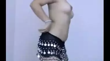 Sexy Indian Babe Does Nude Belly Dance For Lover On Webcam