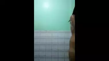 Assam Gf Nude in Bathroom and playing with sex toys