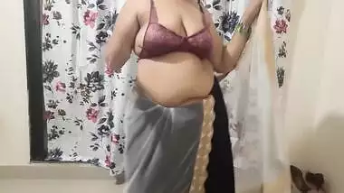 Hotty Naughty Indian Bhabhi Ready For A Party