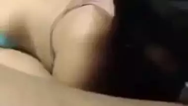 Indian girl gives a passionate desi blowjob