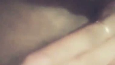 Nude desi girl shows her pink pussy in MMS