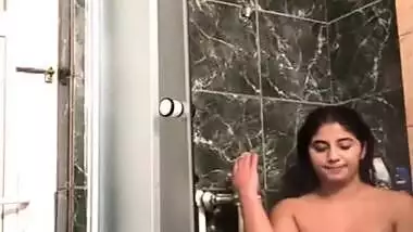 Today Exclusive-sexy Nri Girl Bathing Part 1