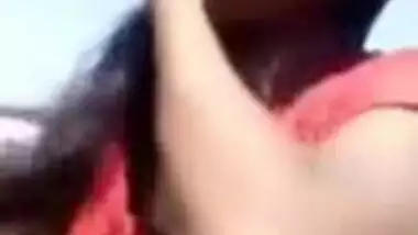 Young Chennai Girl Shows Her Boobs and Blows His BF at beach
