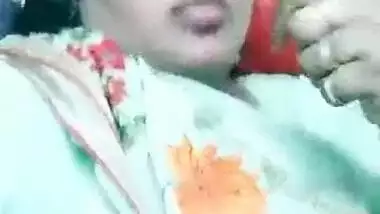Dehati Bhabhi boob show on live cam MMS video