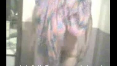 Showing Nude Body Desi Cute Girl