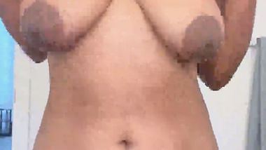 Paki super sexy Babe flaunting her body