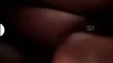 Chubby bhabhi nude pussy fingering on call