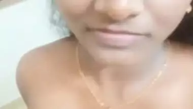 Desi Girl Shows Her Boobs Part 2