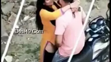 Leaked desi mms video of cheat wife fucking with her servant outdoor, caught by hubby