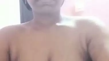 Big boobs MILF topless video making viral MMS