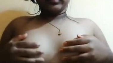 Cute bubbly girl showing her boobs pussy mms 2 vid part 1