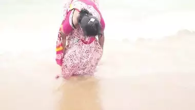 wet aunty at juhu beach