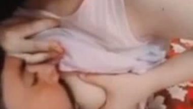 GF feeding boob to lover in Pakistan sex videos
