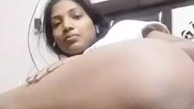 Desi Girl Showing Her Big Ass and Pussy