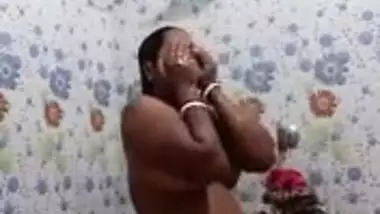 Sexy desi bhabhi nude bathing selfie video