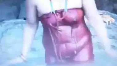 Towel Of Hot Aunty Becomes Transparent While Bathing In River
