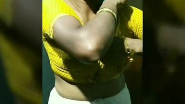 Village bhabhi saree change
