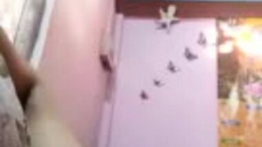 Teen girl fingering herself